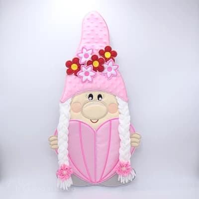 Vyšívaná Valentínka s veľkým srdiečkom - 35 cm