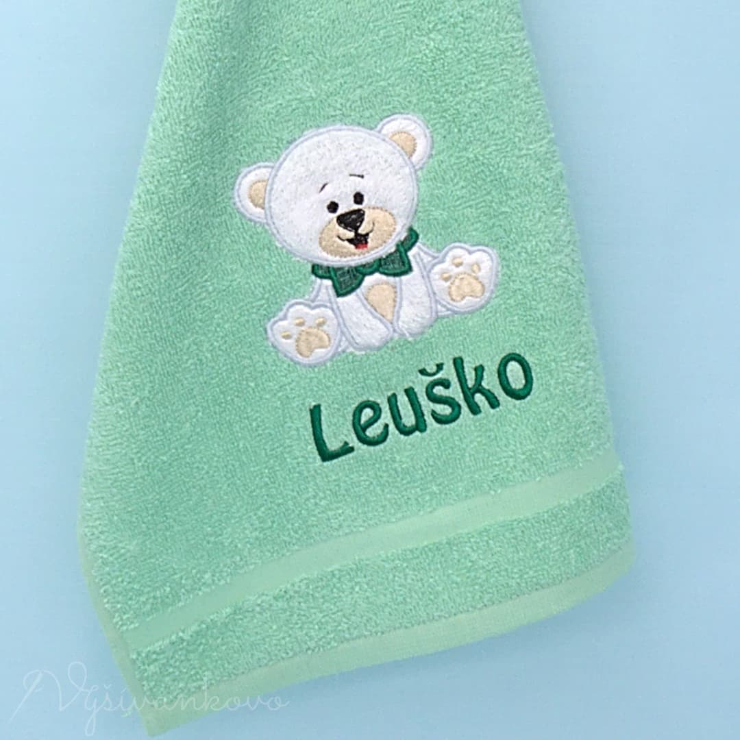 deti_vysivany-uterak-s-mackom-a-menom-30-x-50-cm_mentolova_ay332c.webp