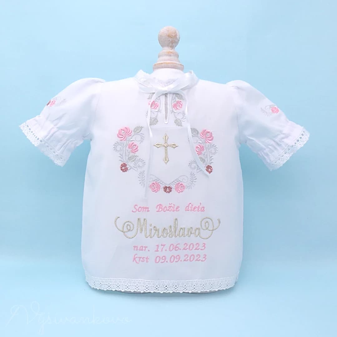 kosielka-na-krst_folklorna-kosielka-na-krst-kratky-rukav_biela-strieborna_pb41kk.webp
