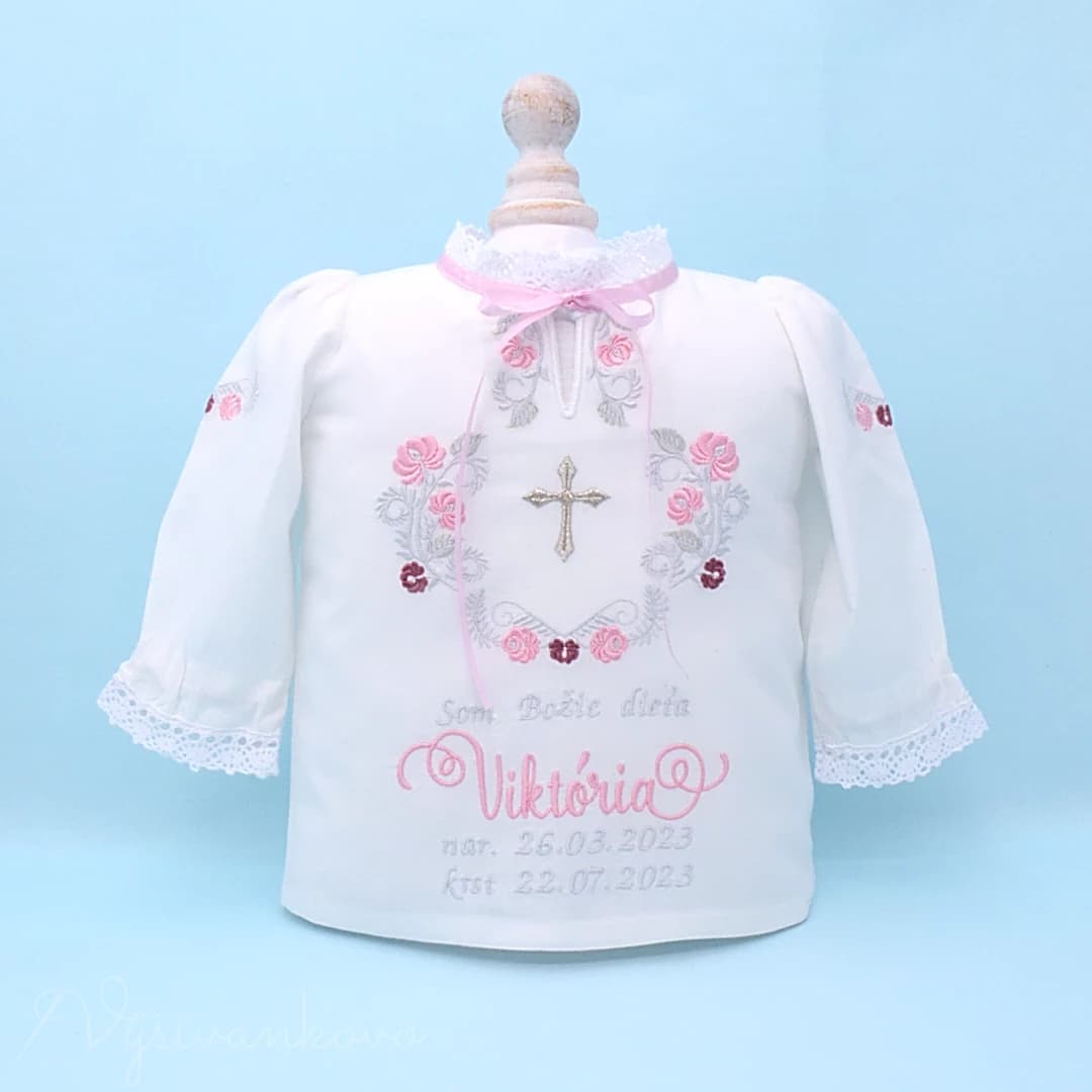 kosielka-na-krst_folklorna-kosielka-na-krst_ruzova-siva_jralyn.webp