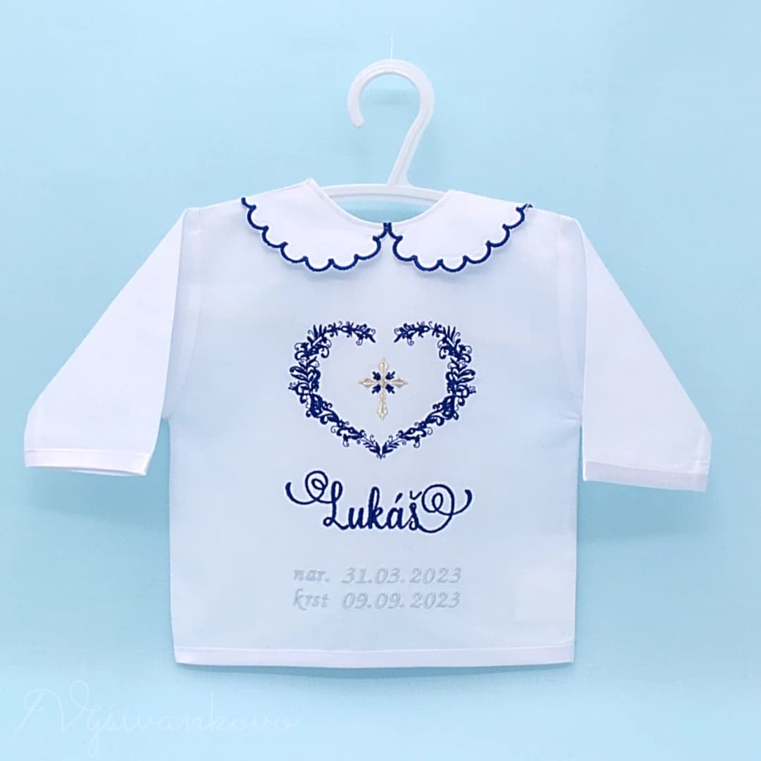 kosielka-na-krst_kosielka-s-ornamentovym-srdieckom-a-krizikom_kralovska-modra_cqm7lc.webp